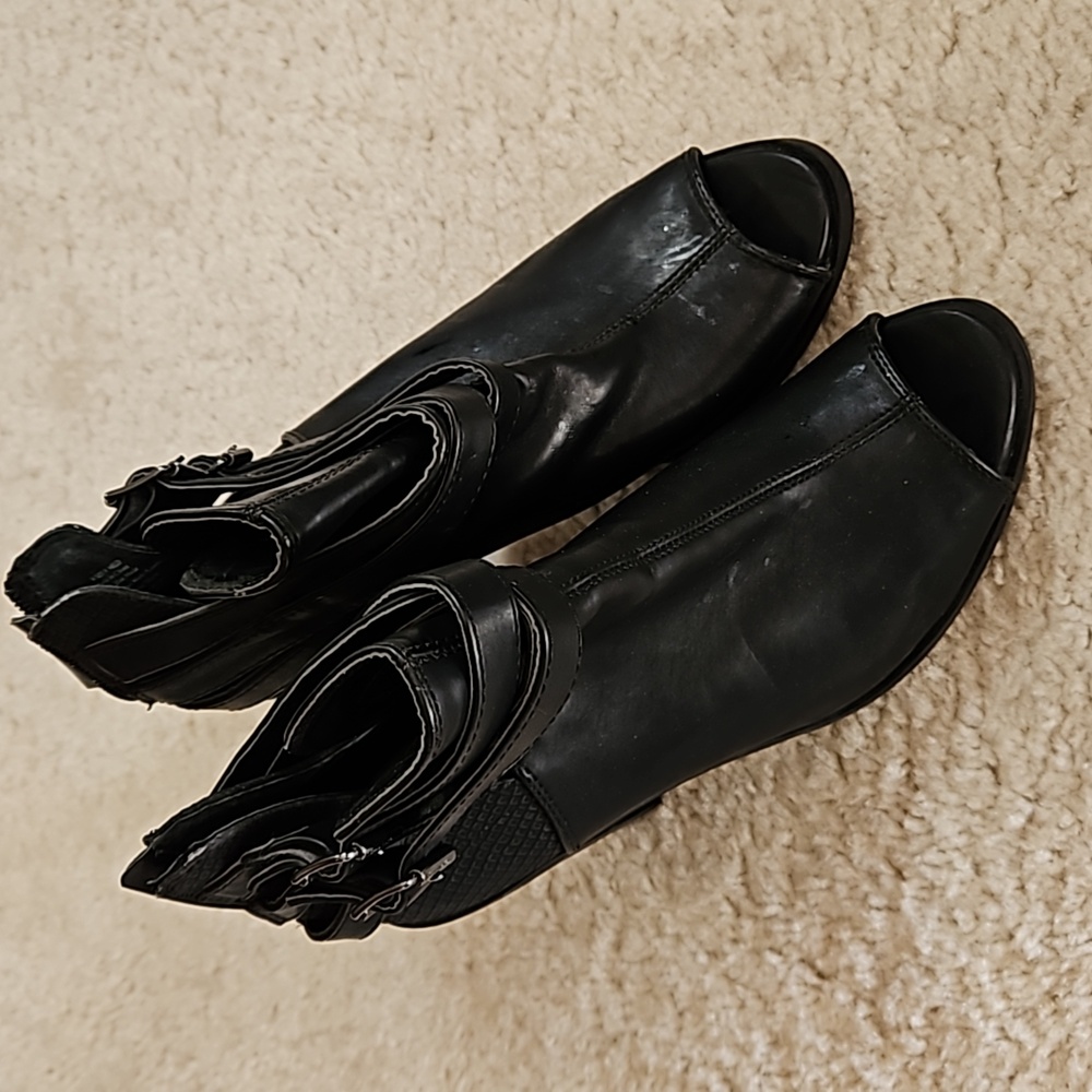 Nwot Simply Vera booties